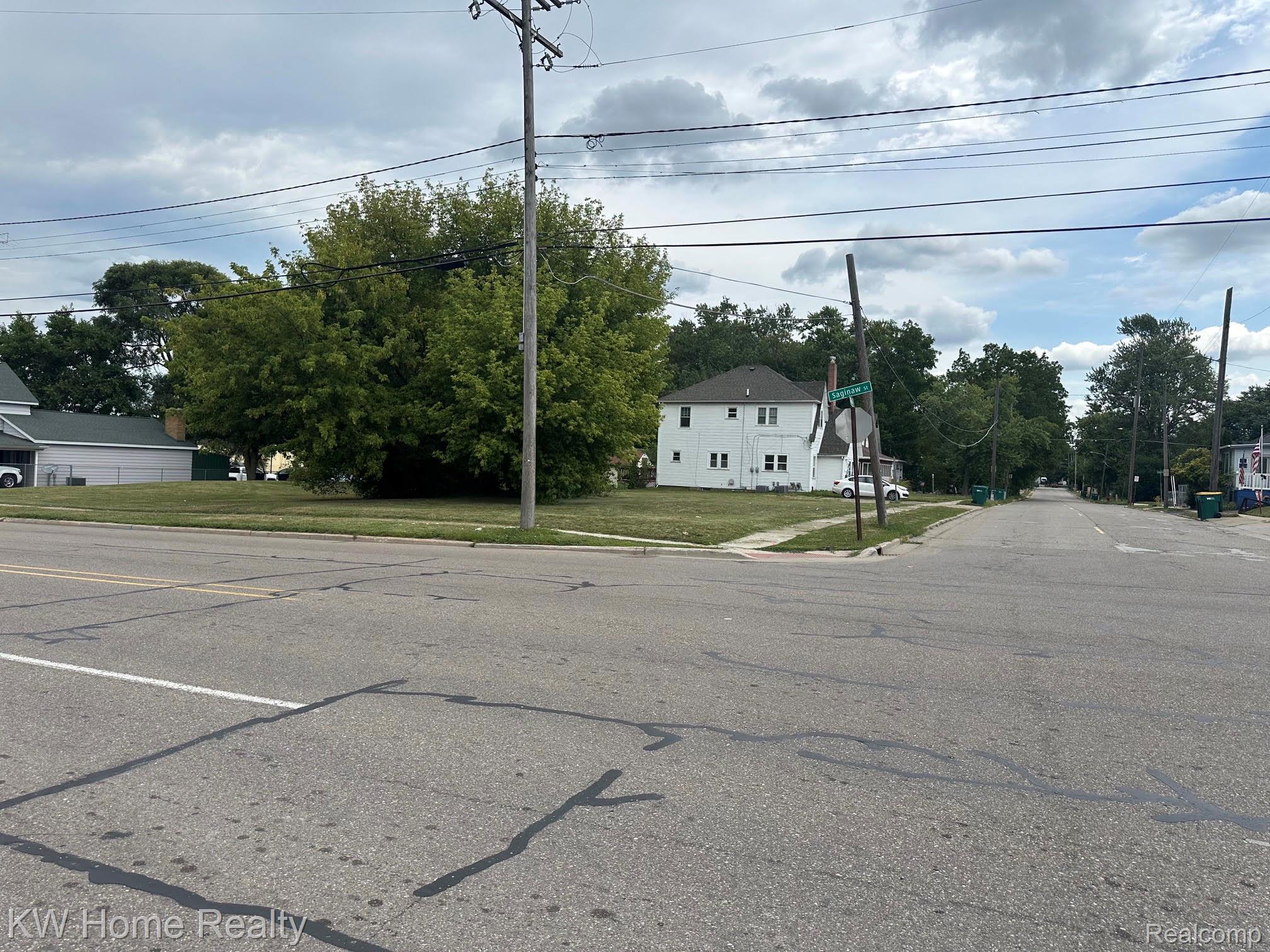 11916 N Saginaw Street — photo