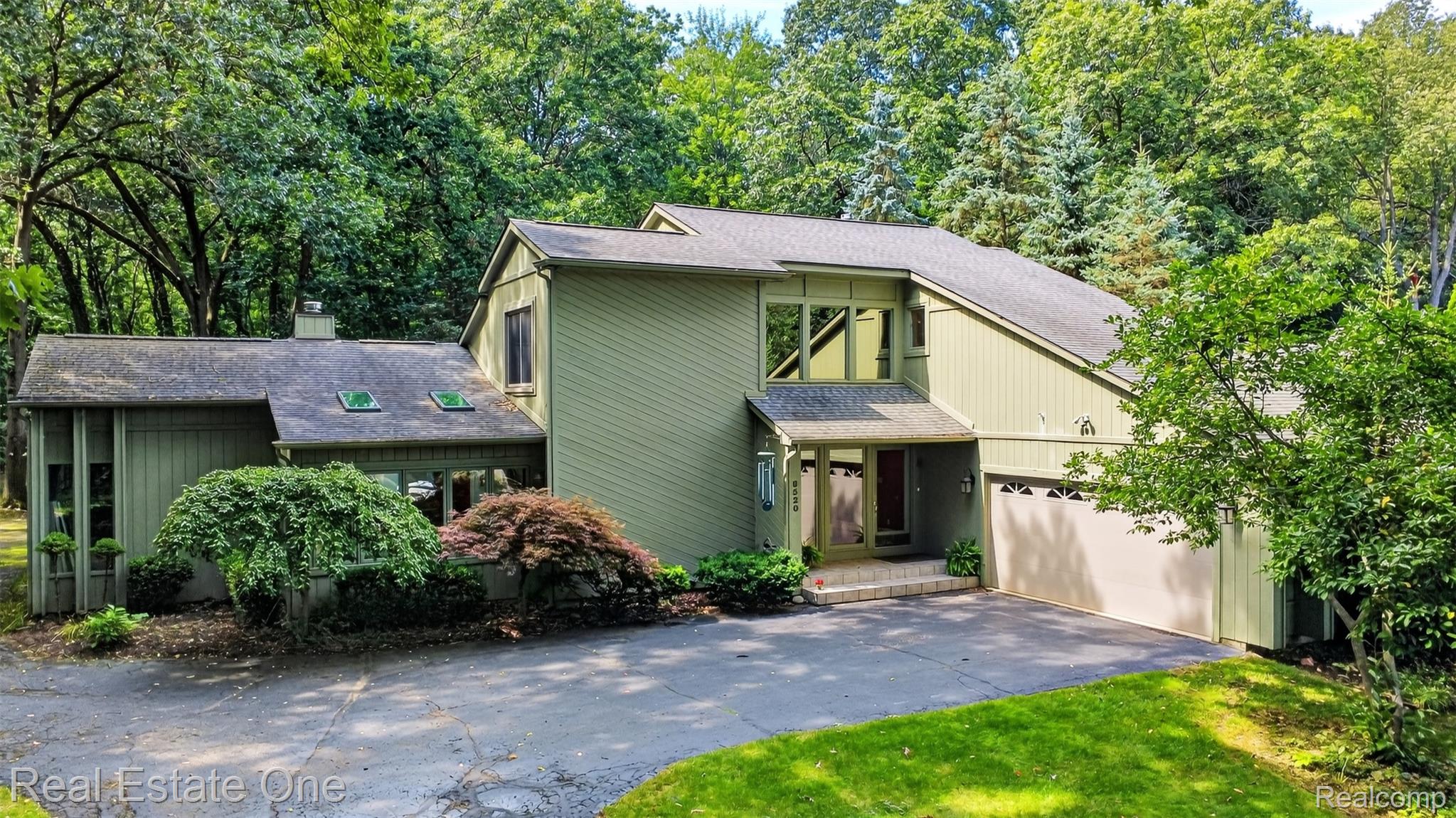 8520 Englewood Drive — photo