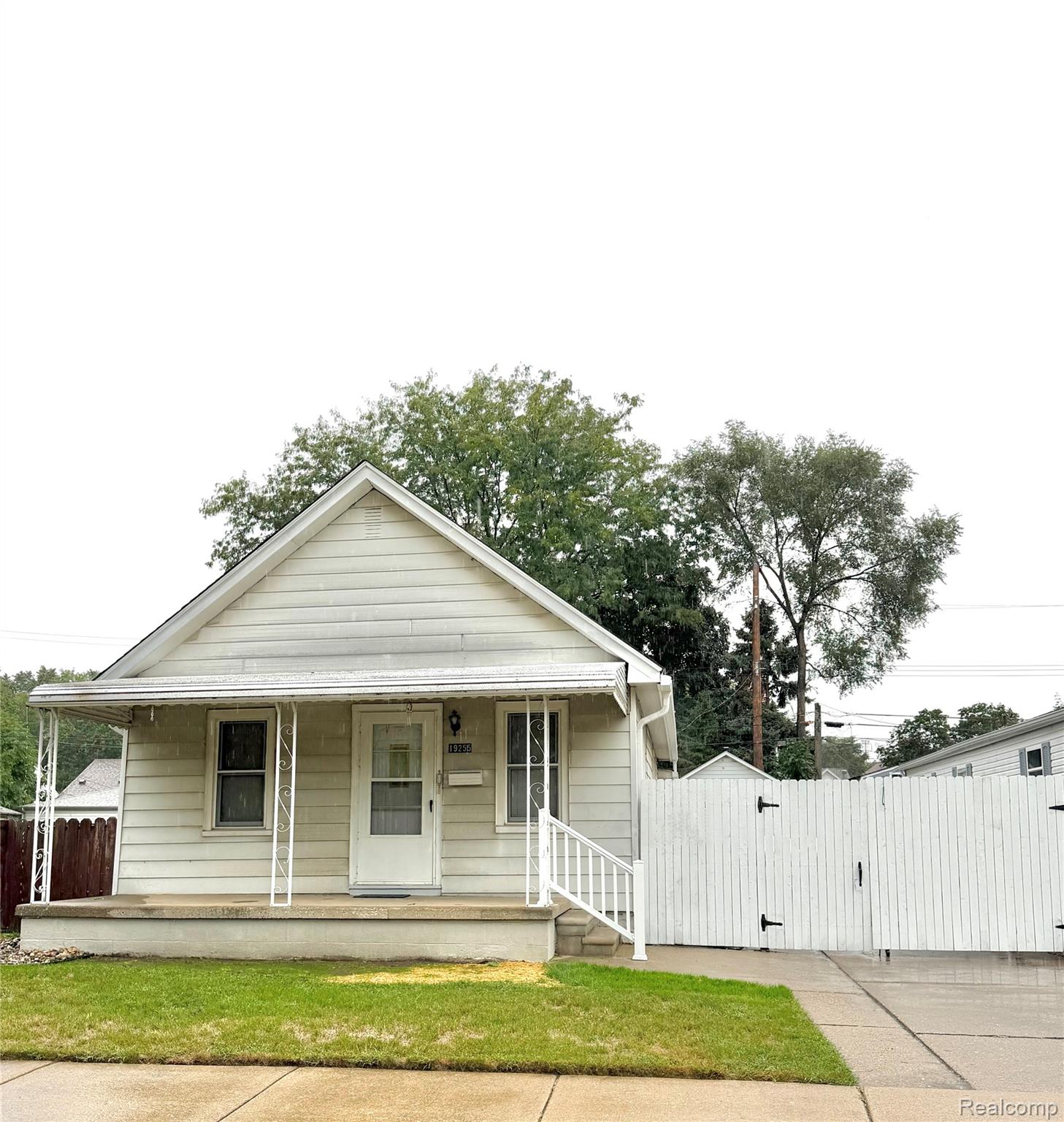 19255 Harlow Street — photo