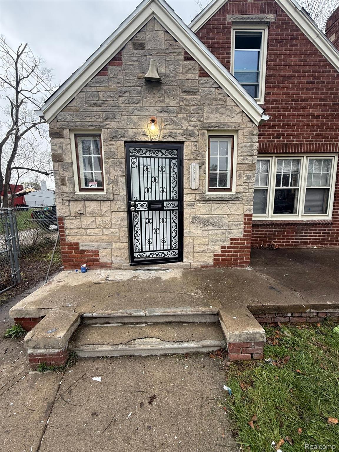 15319 Sussex Street — photo
