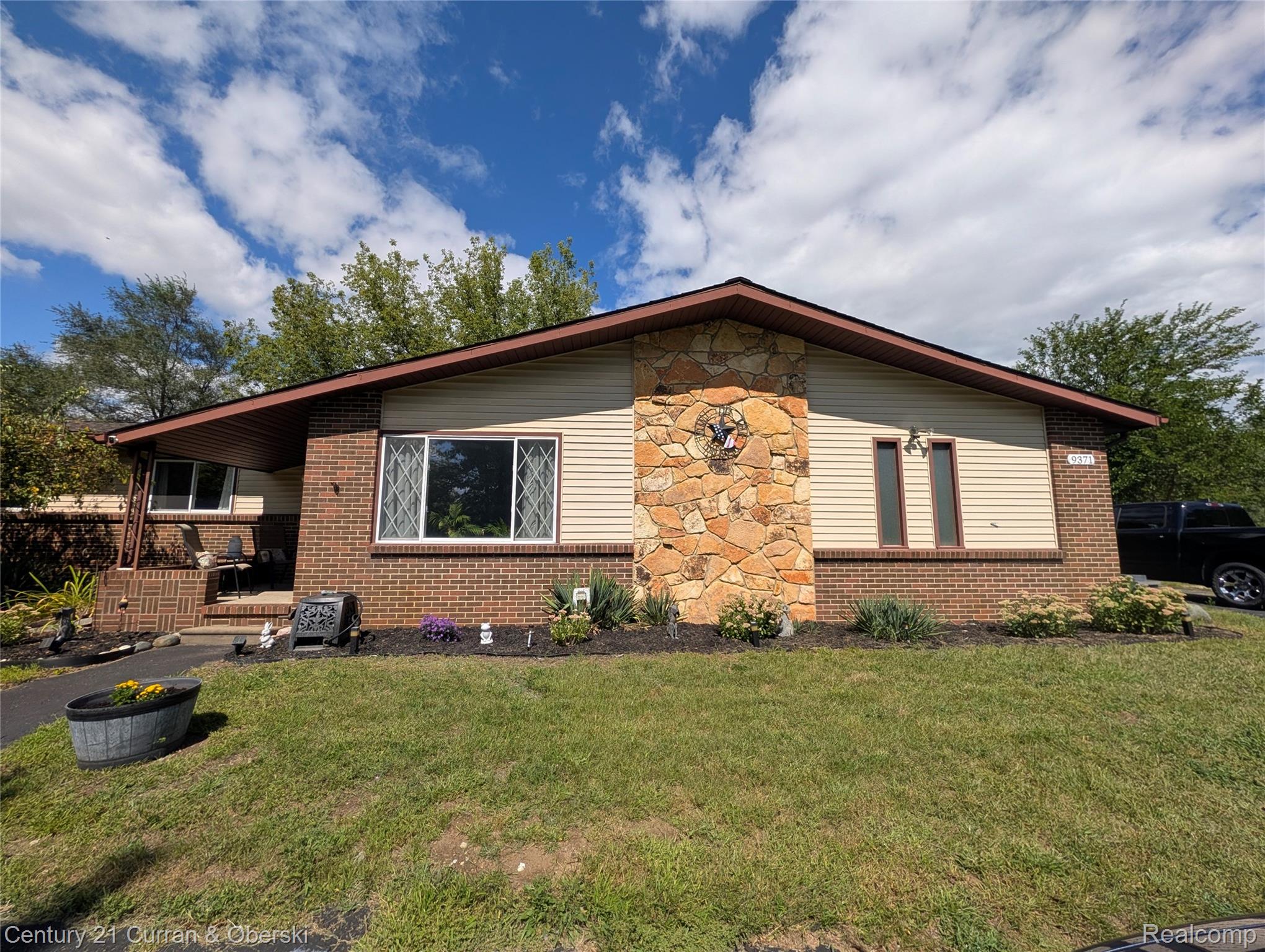 9371 Bennett Lake Road — photo