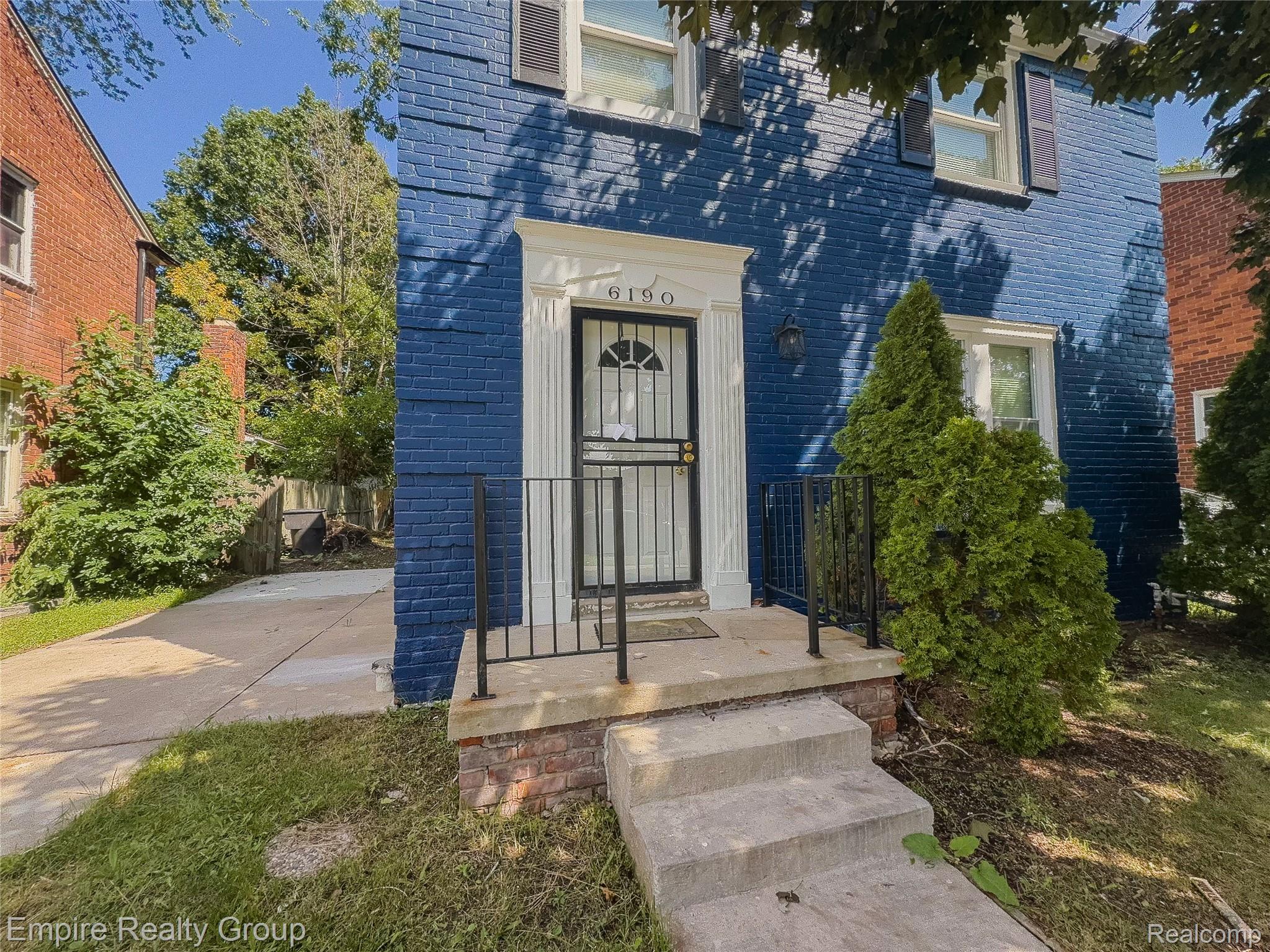 6190 Bluehill Street — photo
