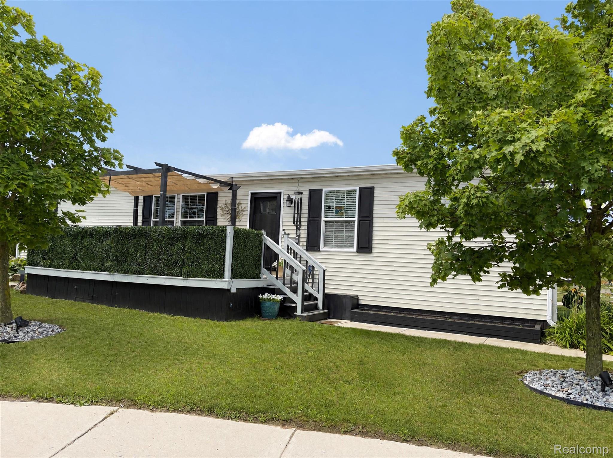 9860 Townsquare Blvd — photo