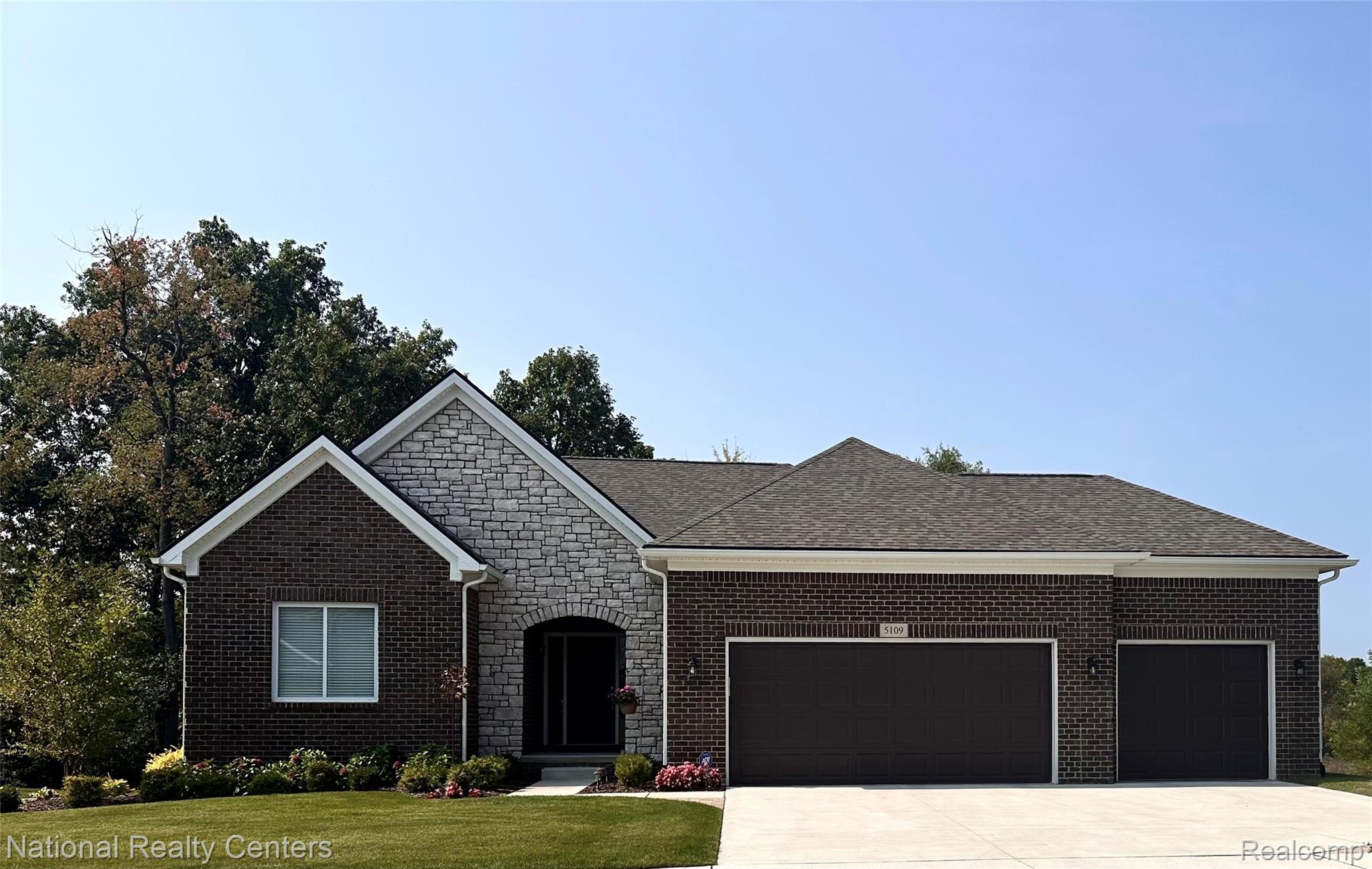 941 Guenevere Drive — photo
