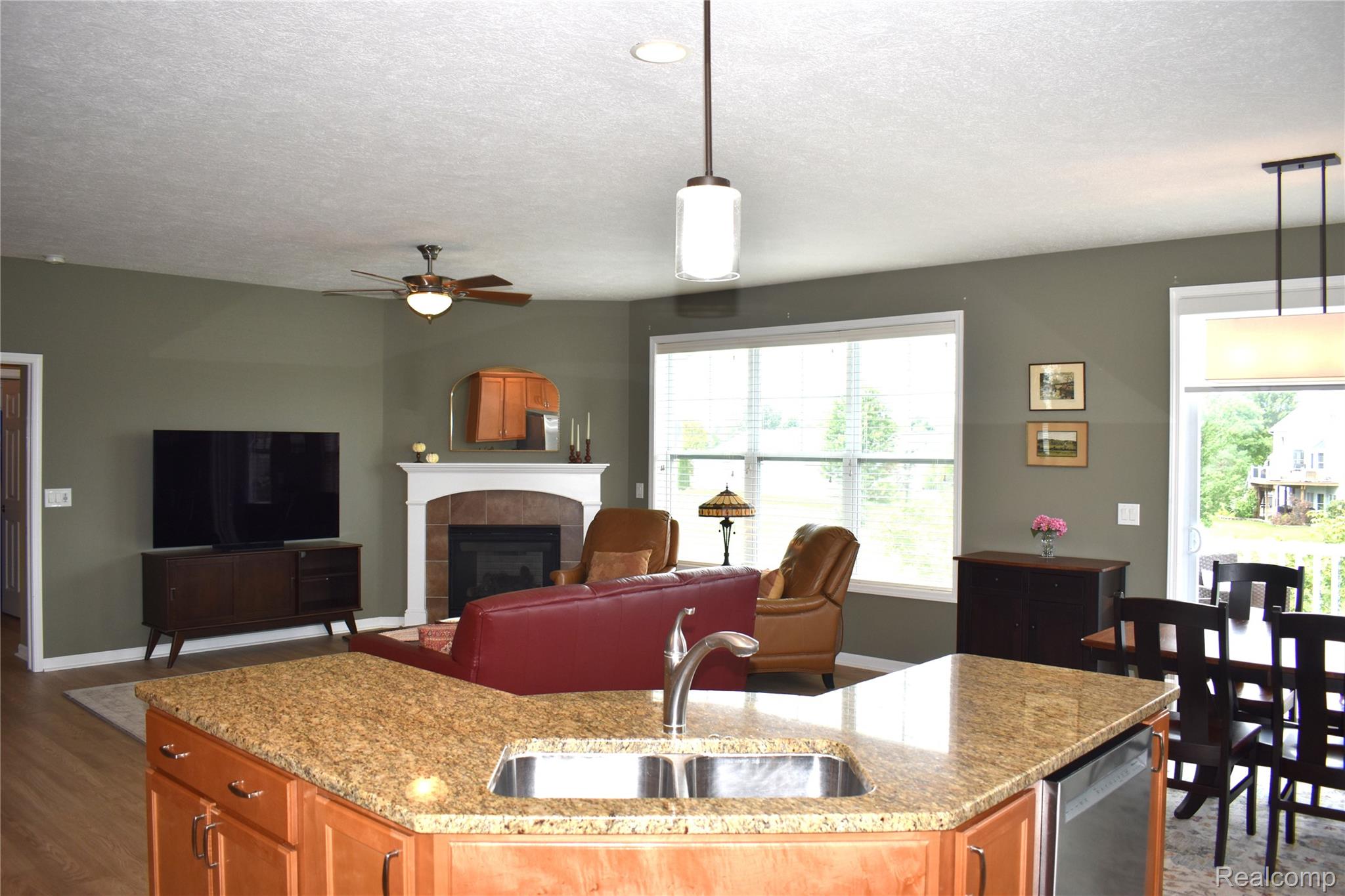 1281 Cambridge Circle — photo