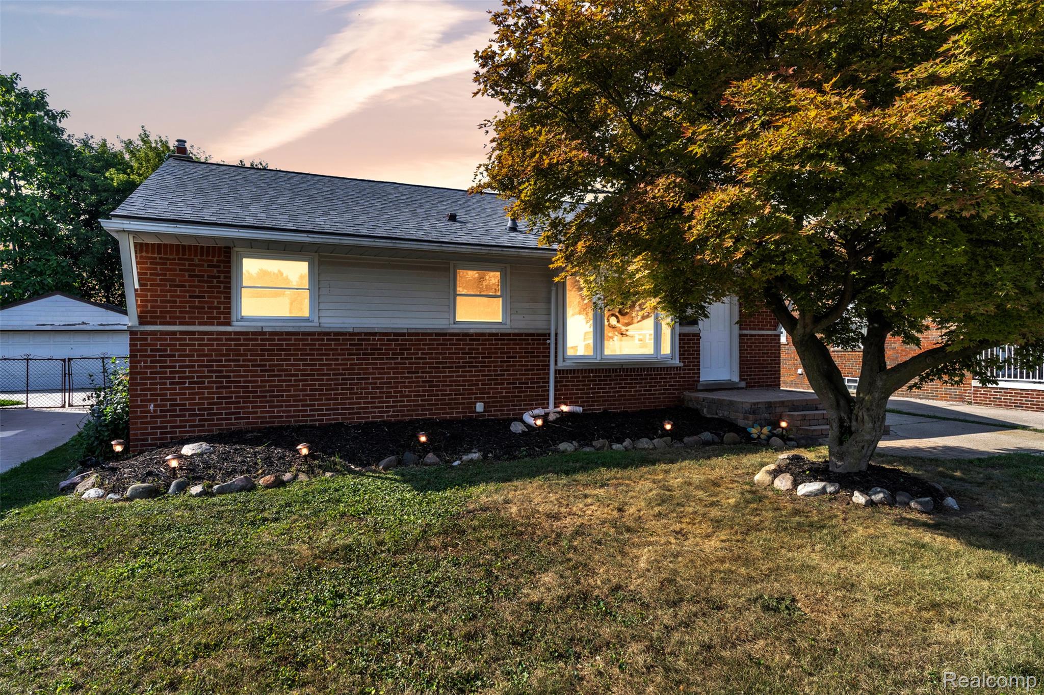 27629 Windsor Street — photo