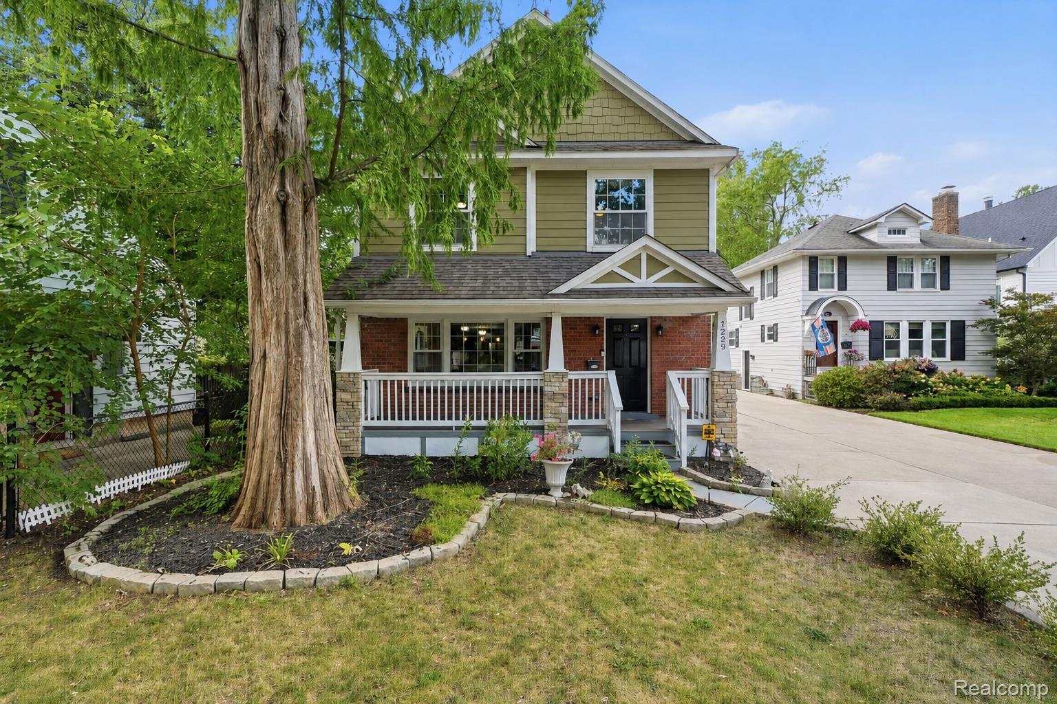 1223 Greenleaf Drive — photo