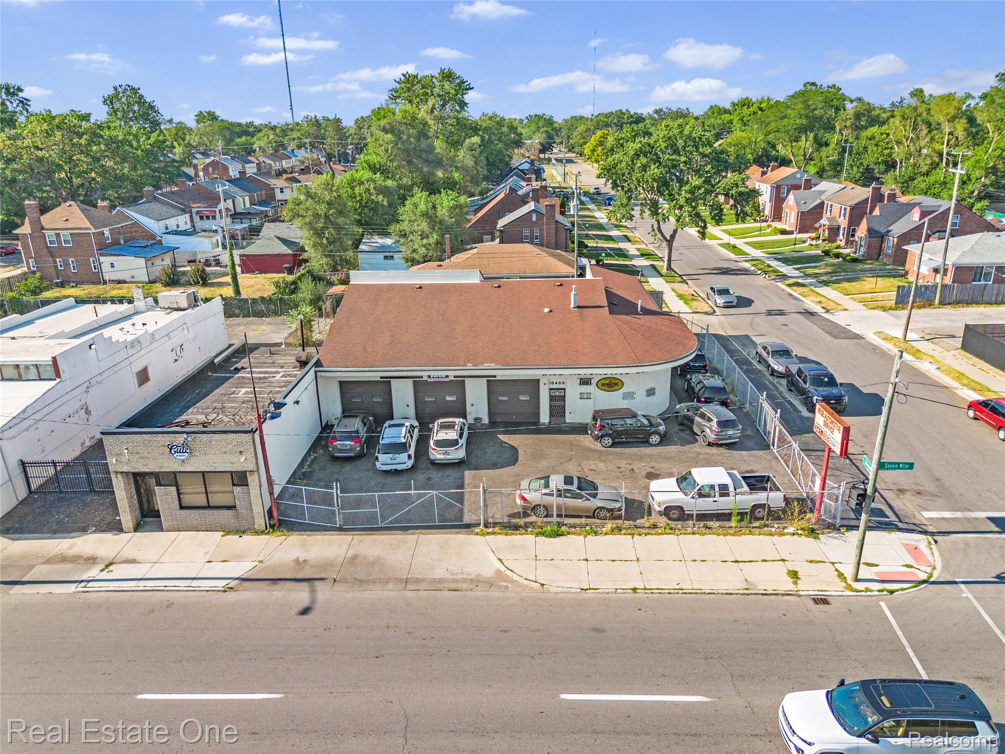 10400 W 7 Mile Road — photo