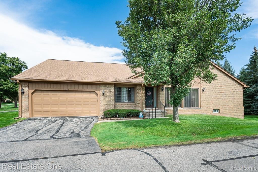 2130 London Bridge Drive — photo