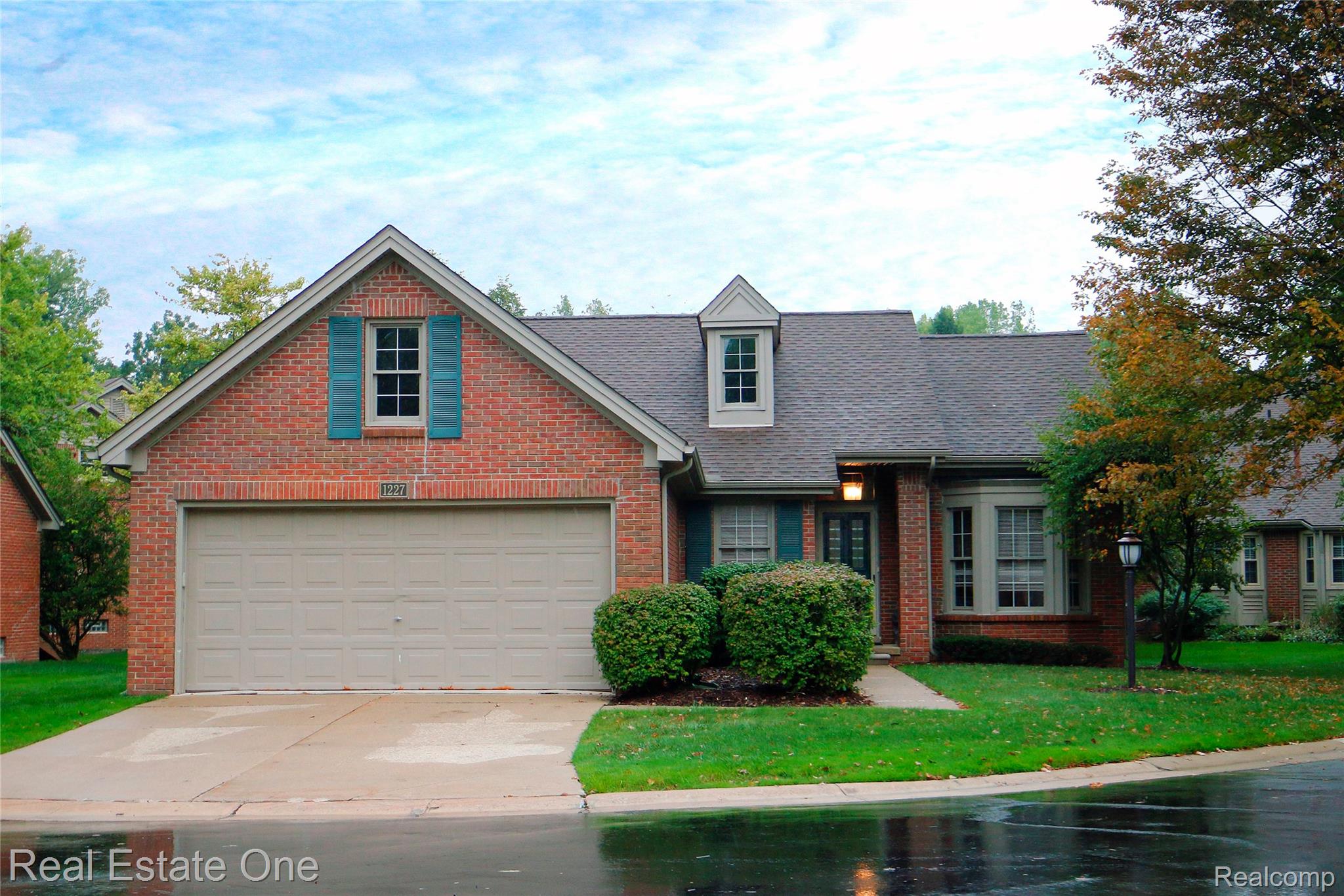 1227 Valley Circle — photo