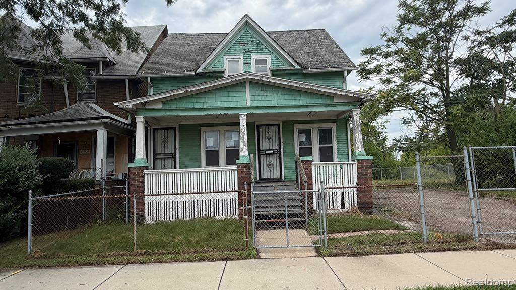 6257 Helen Street — photo