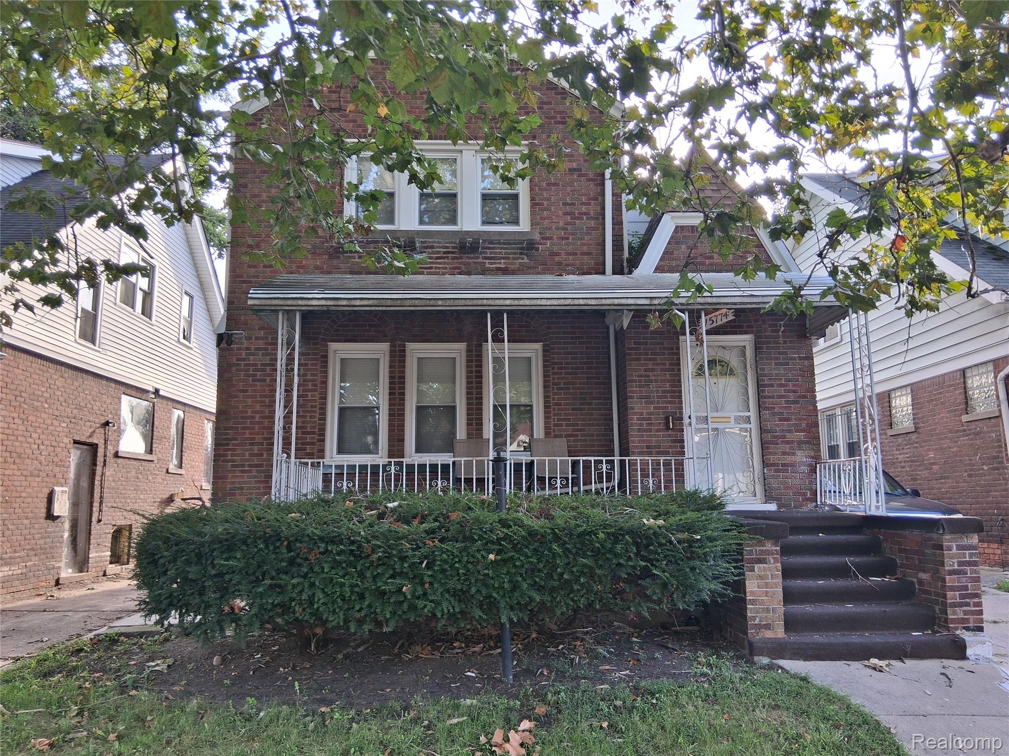 15774 Manor — photo