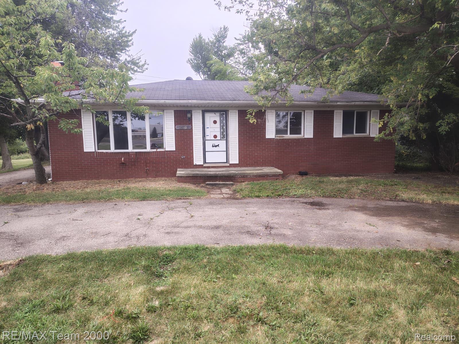 30501 W Jefferson Avenue — photo