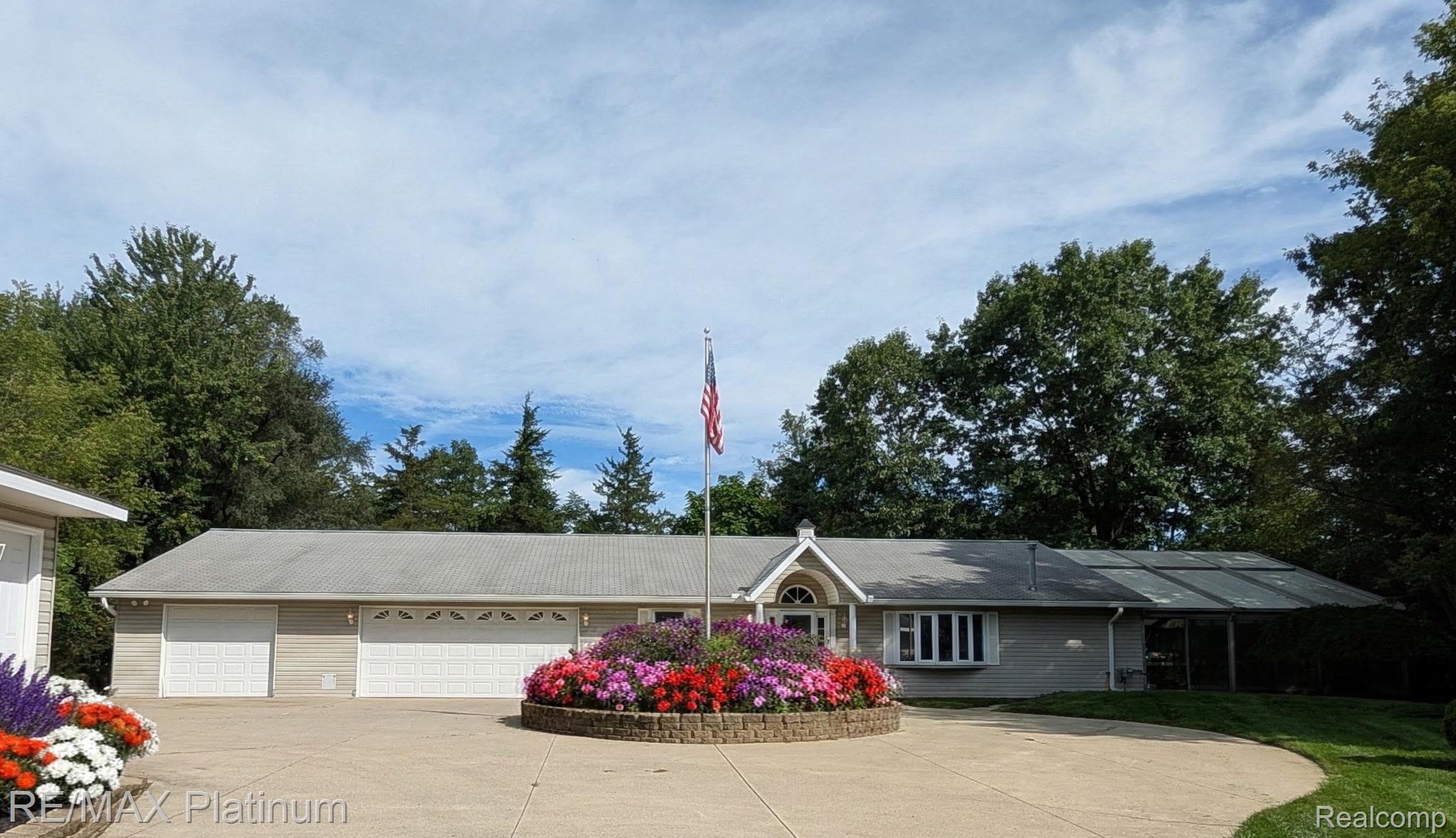 4254 W Highland Road — photo