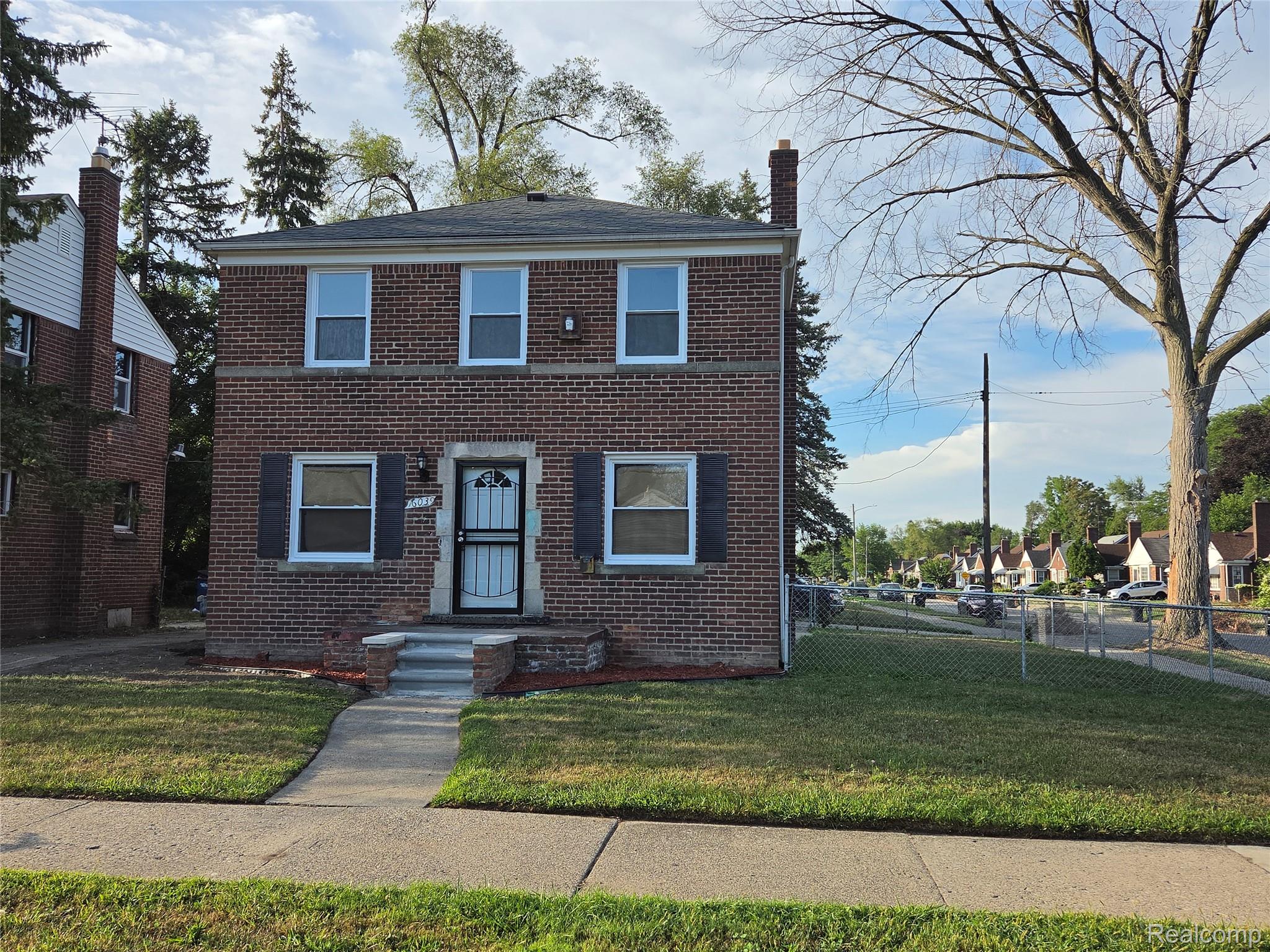 16039 Curtis Street — photo