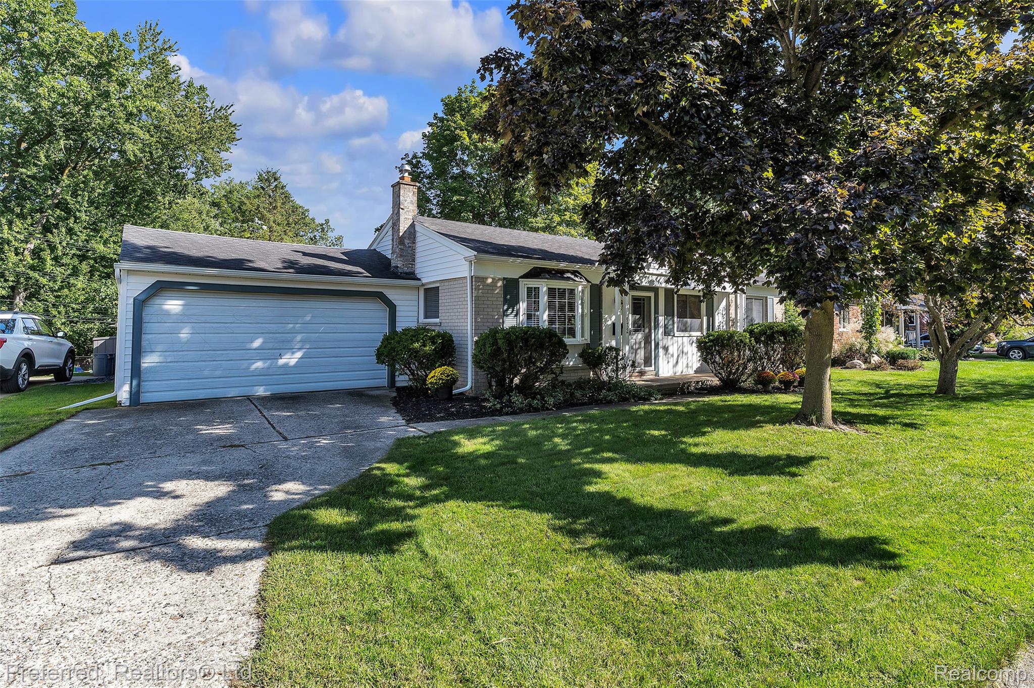 972 Allen Drive — photo