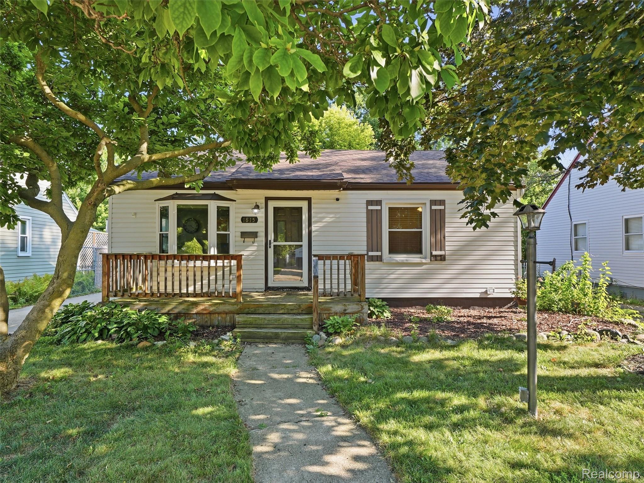1815 Barrett Avenue — photo
