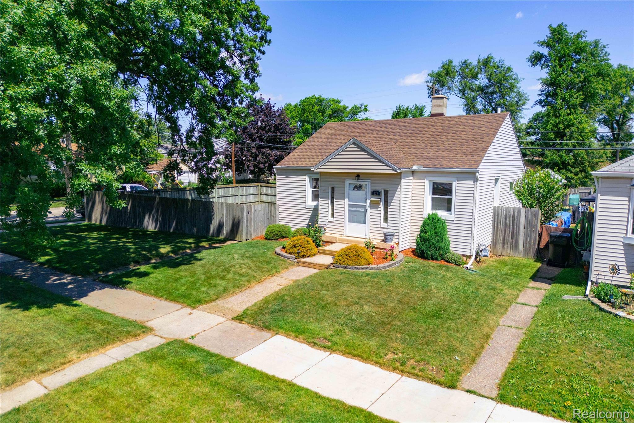 826 Goddard Street — photo
