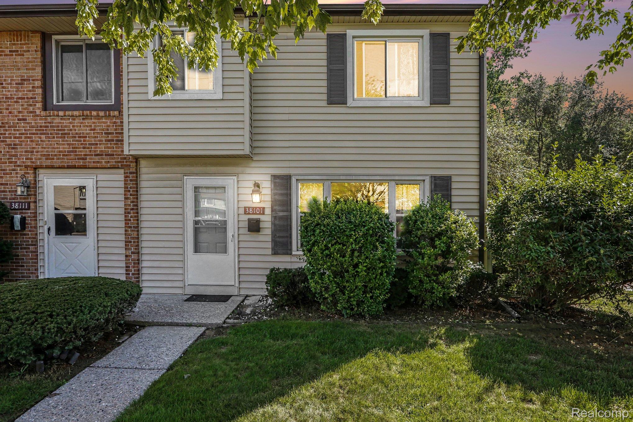 38101 Carolon Boulevard — photo