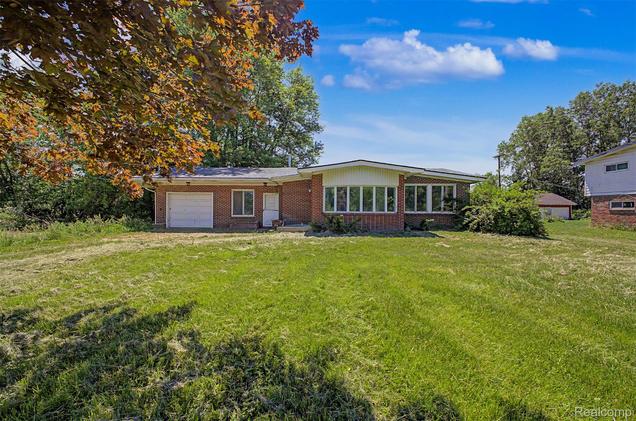 2145 Oakville Waltz Road — photo