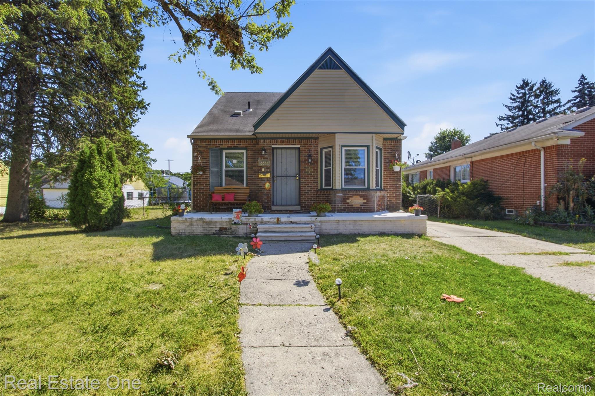 6684 Rockdale Street — photo
