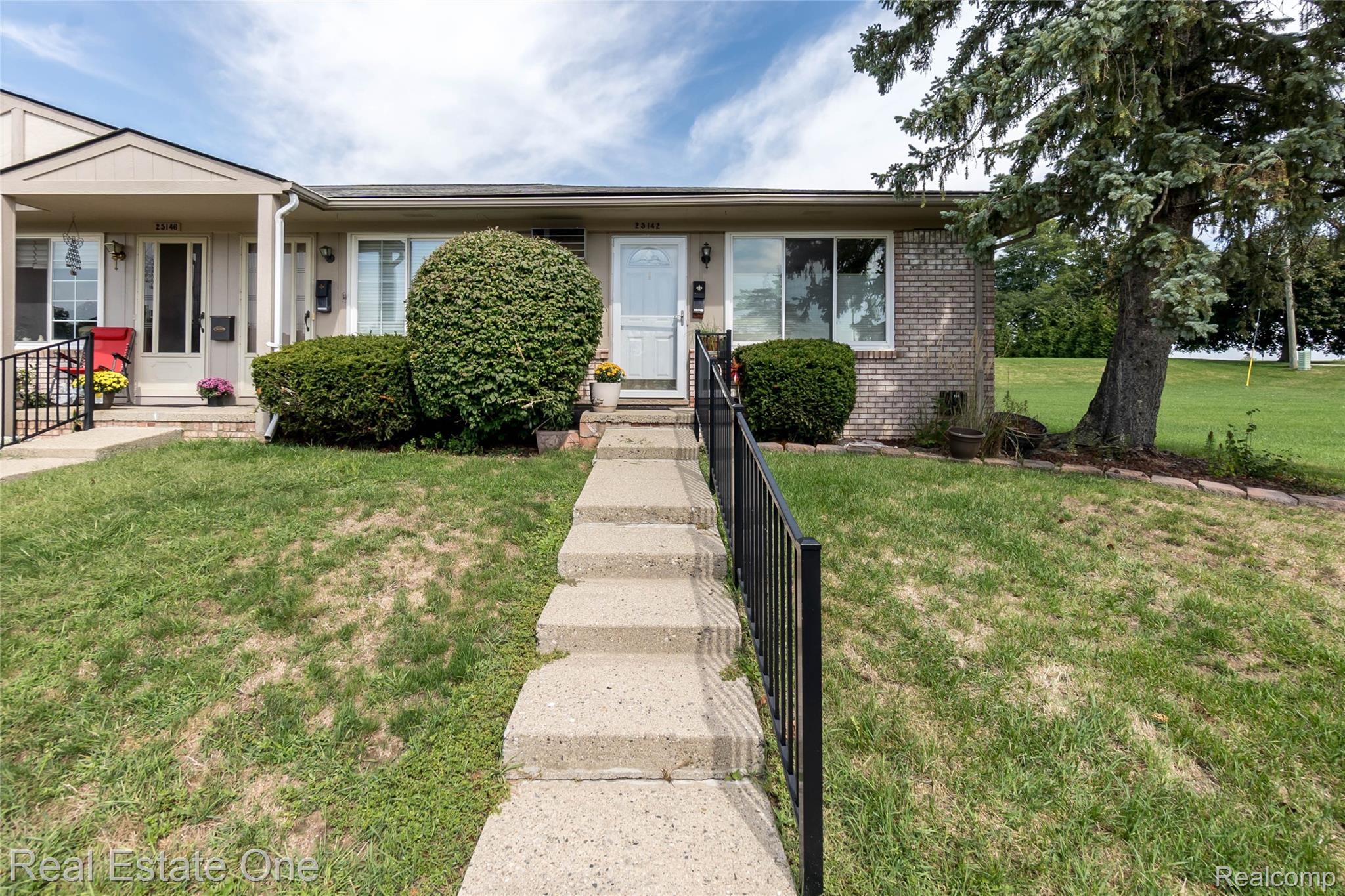 25142 Franklin Terrace 8 — photo
