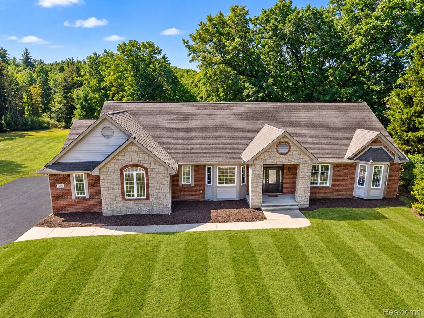 372 Hunters Ridge Drive — photo