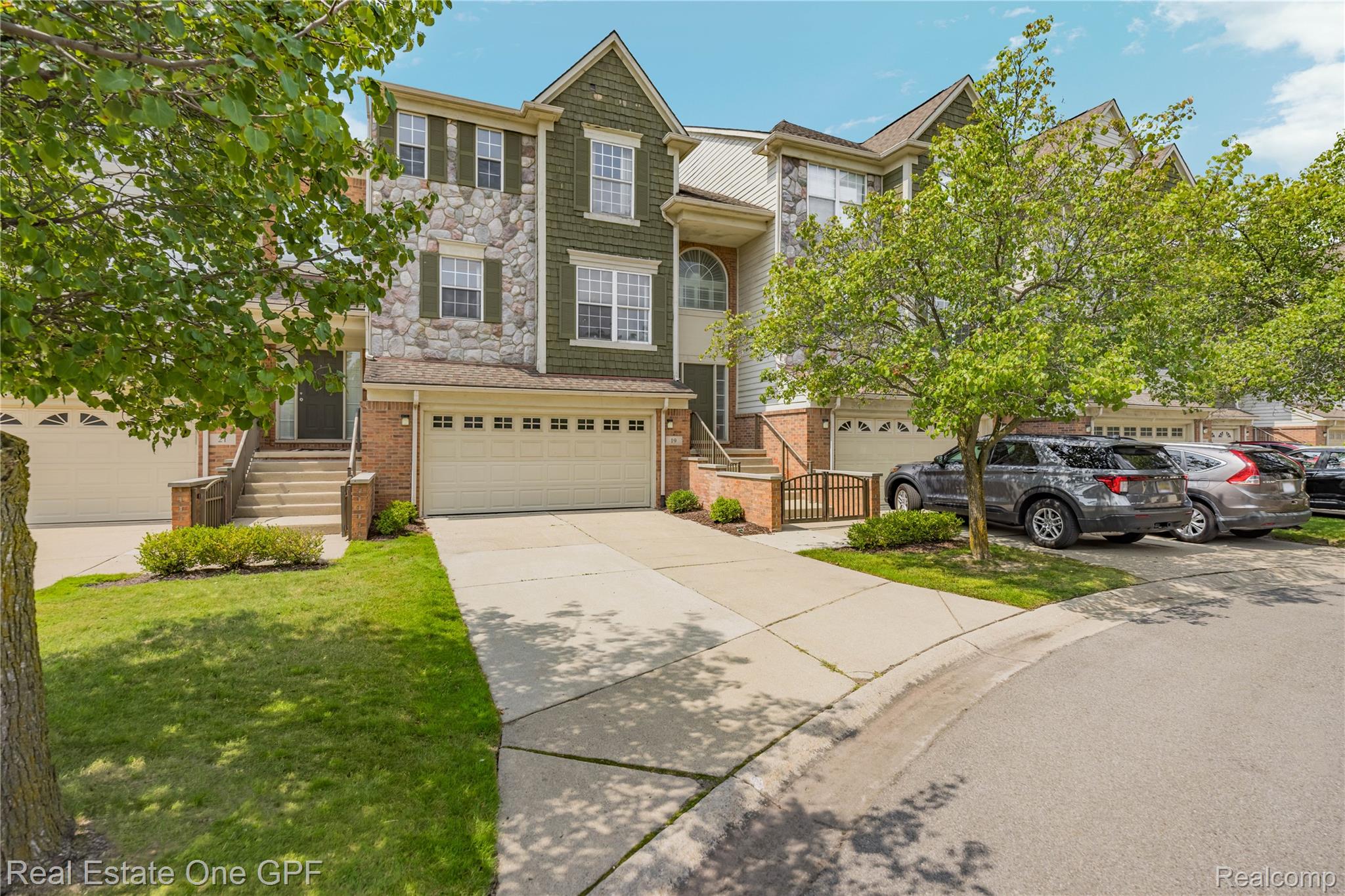 19 Lyons Court 42 — photo