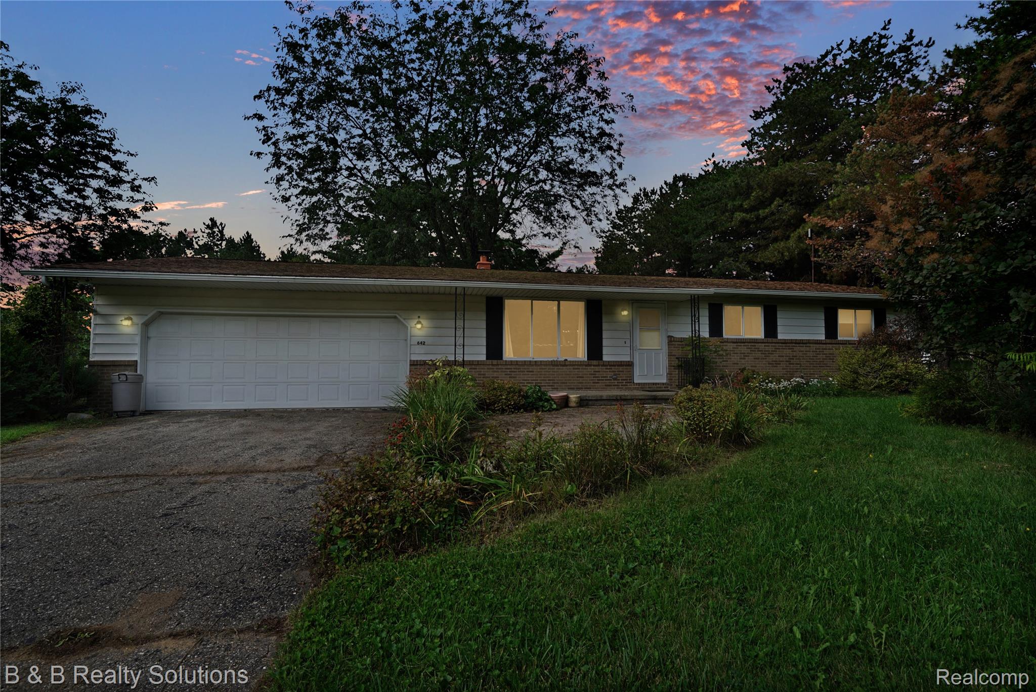 642 Westchester Drive — photo
