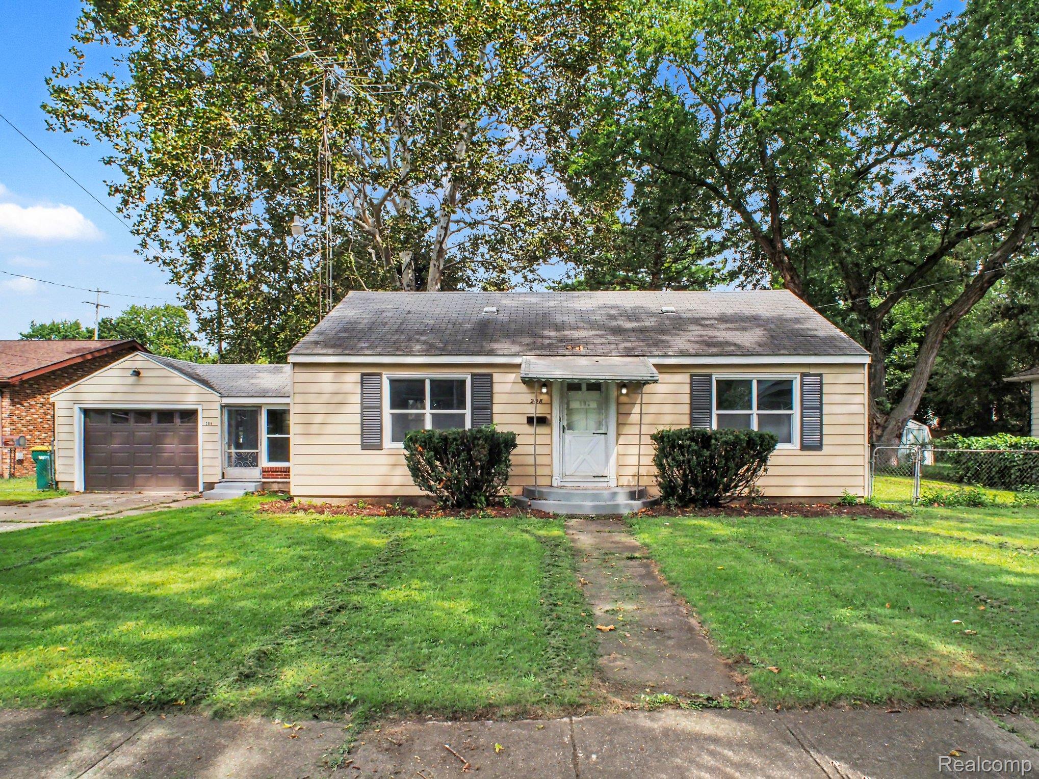 208 W Wayne Street — photo