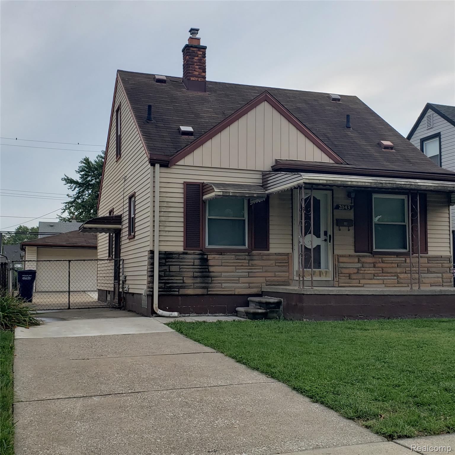 2043 Mill Street — photo