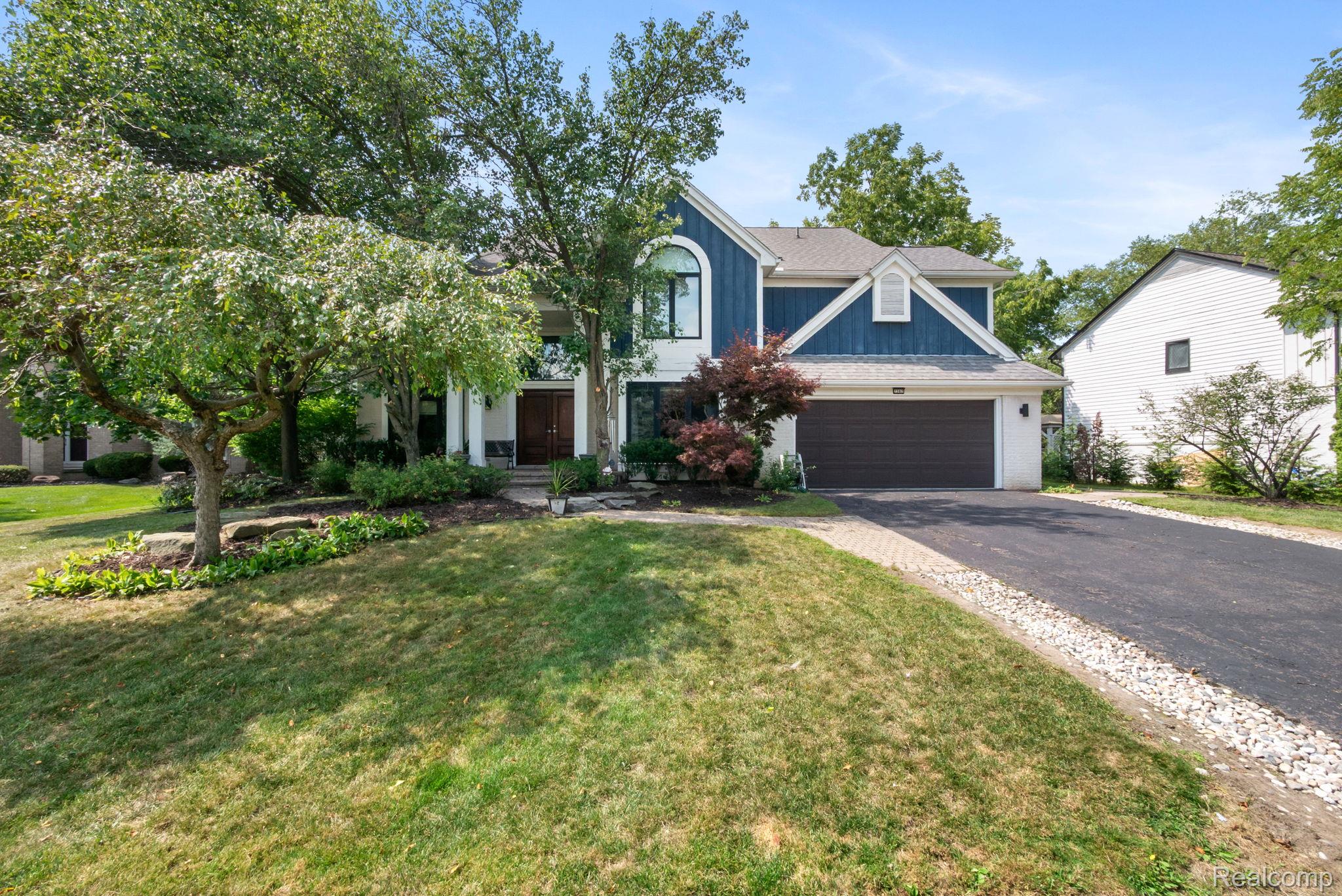 7367 Village Square Drive — photo