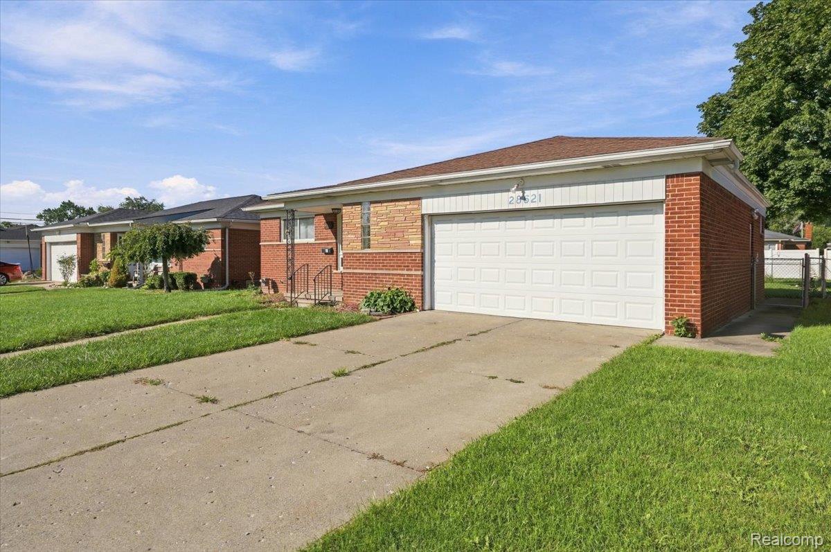 28621 Gilbert Drive — photo