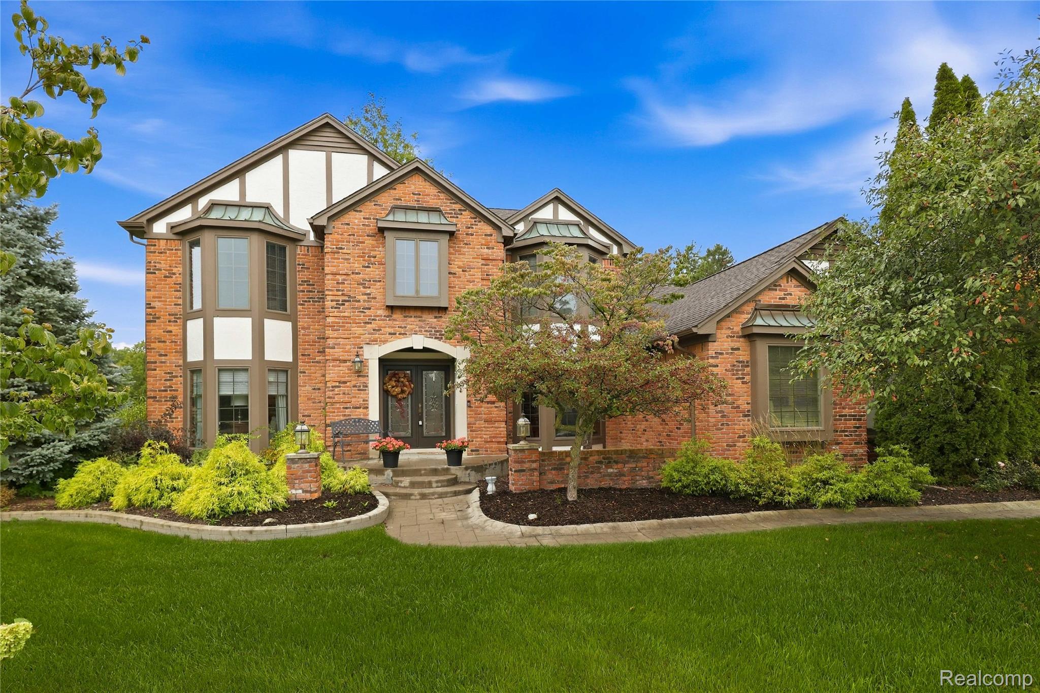 4735 Bentley Drive — photo