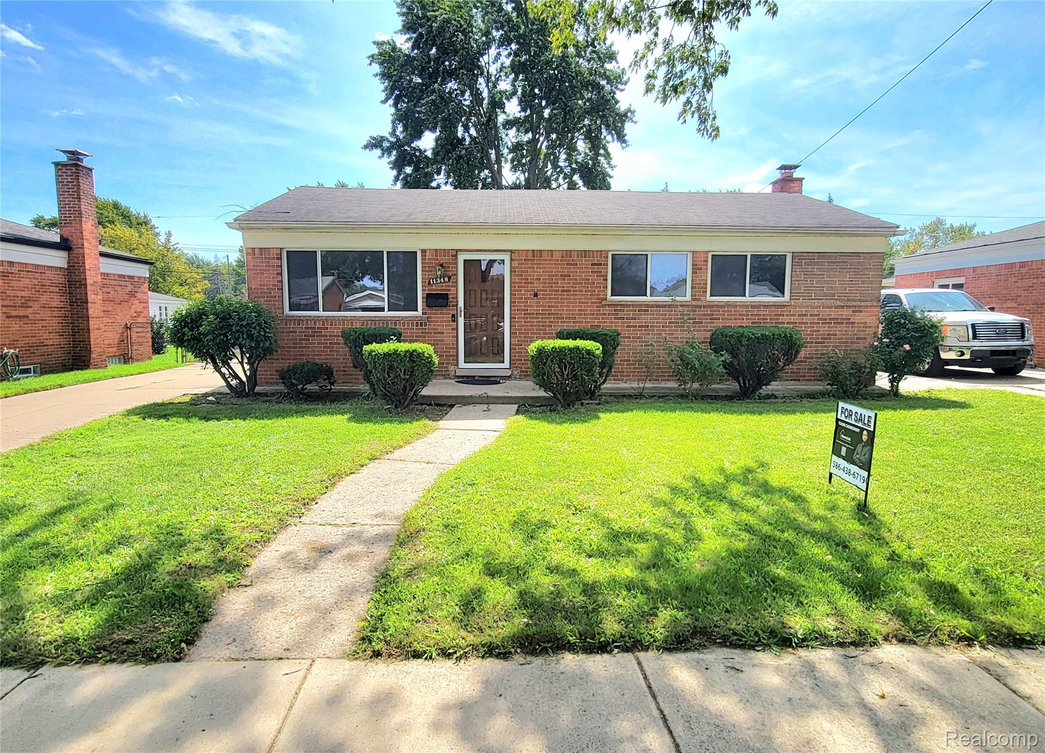11348 Jonas Avenue — photo