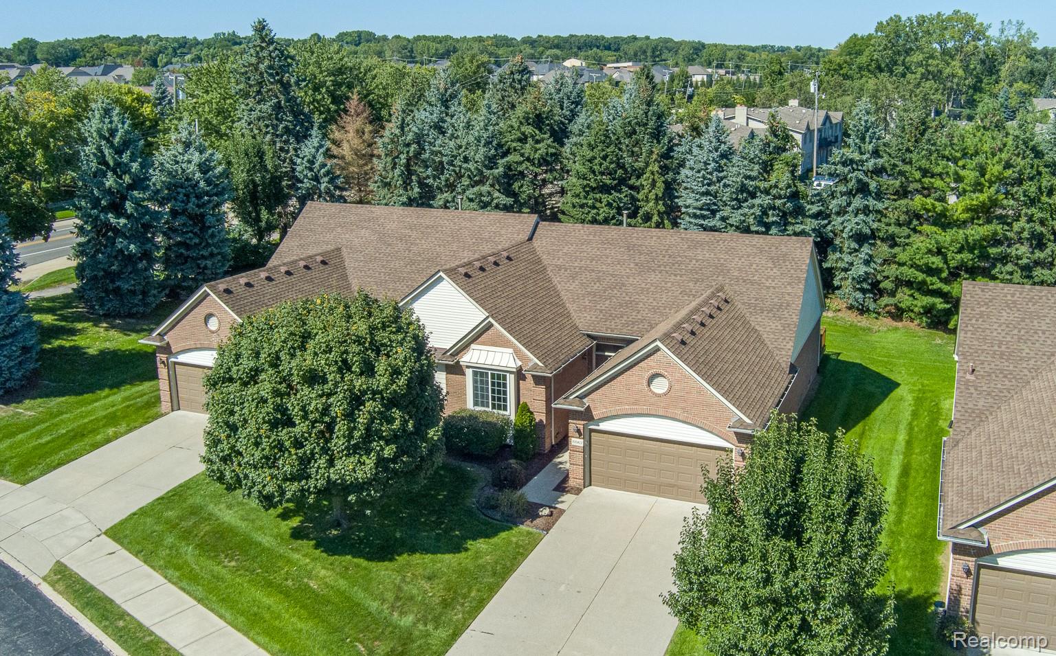 8067 Huntington Ridge Court — photo
