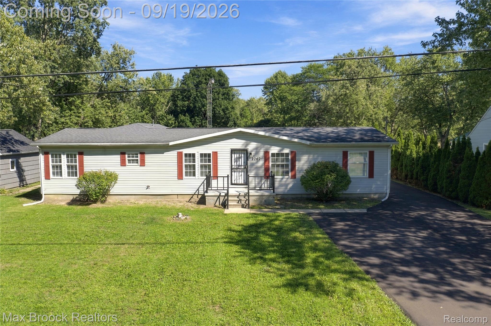 2267 Howe Road — photo