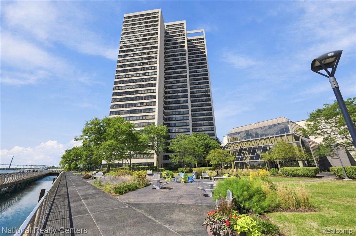 1001 W Jefferson Ave. #300/23F — photo