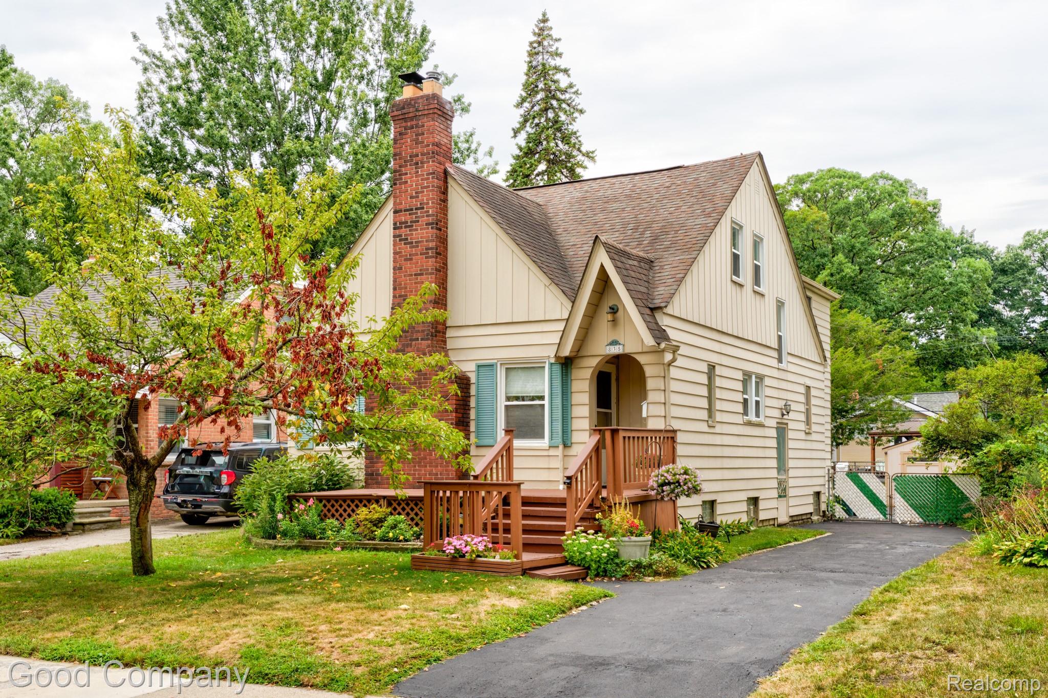 835 Edgewood Drive — photo