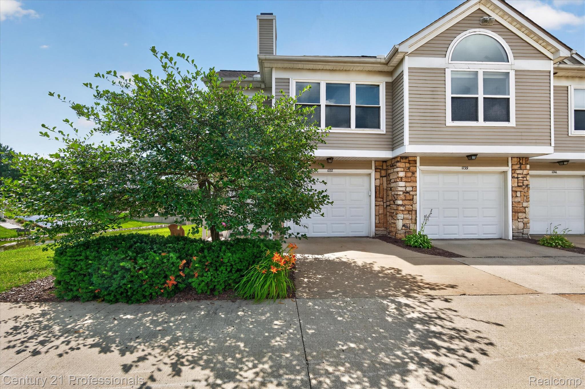 1737 Coburn Court — photo
