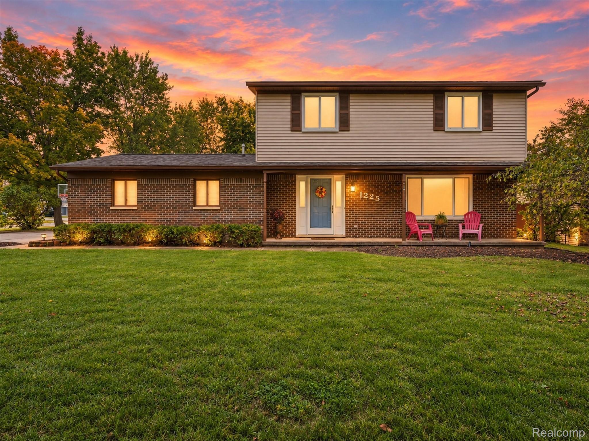 1225 Meadowood Drive — photo