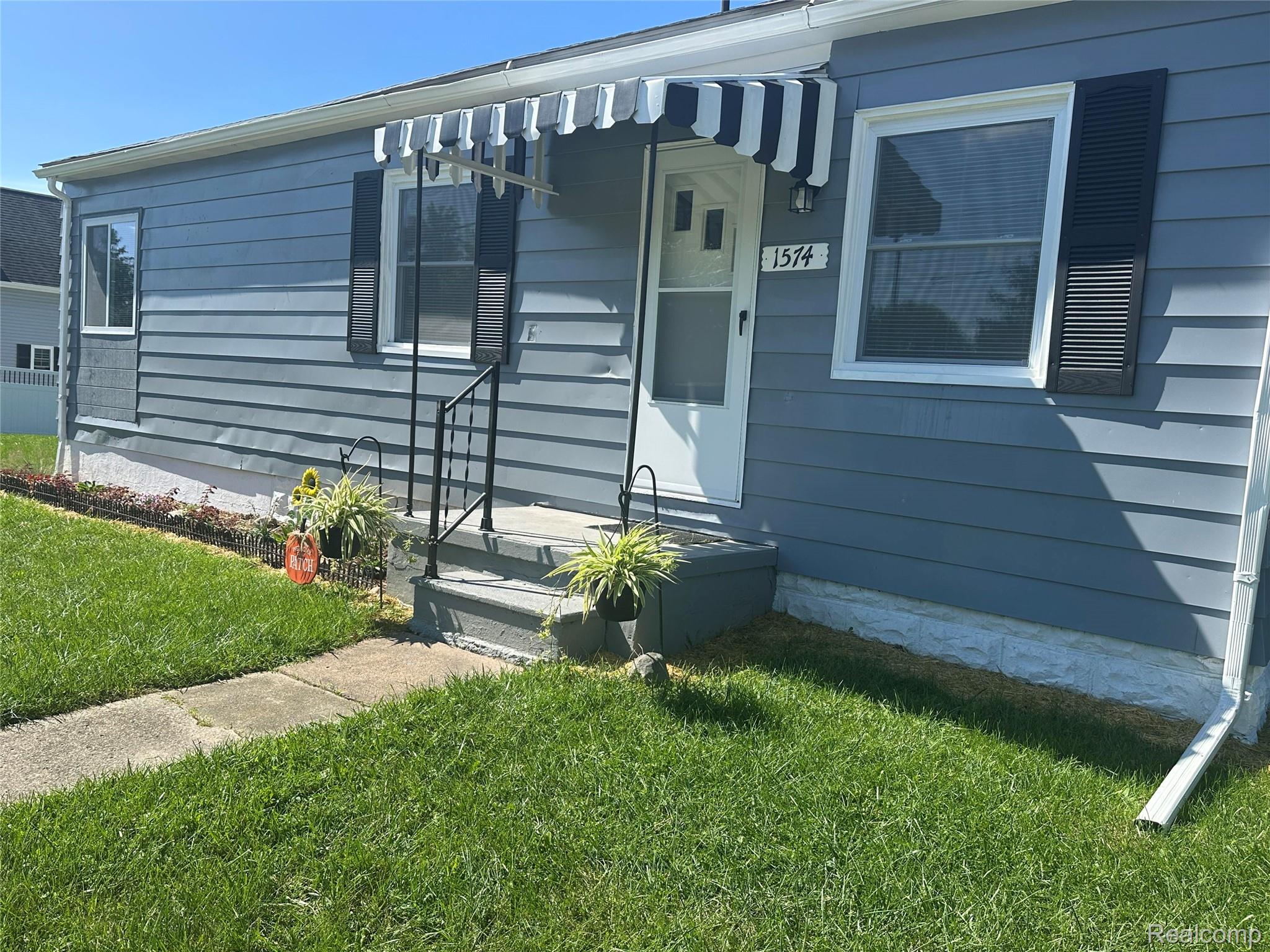 1574 S Graham Road — photo