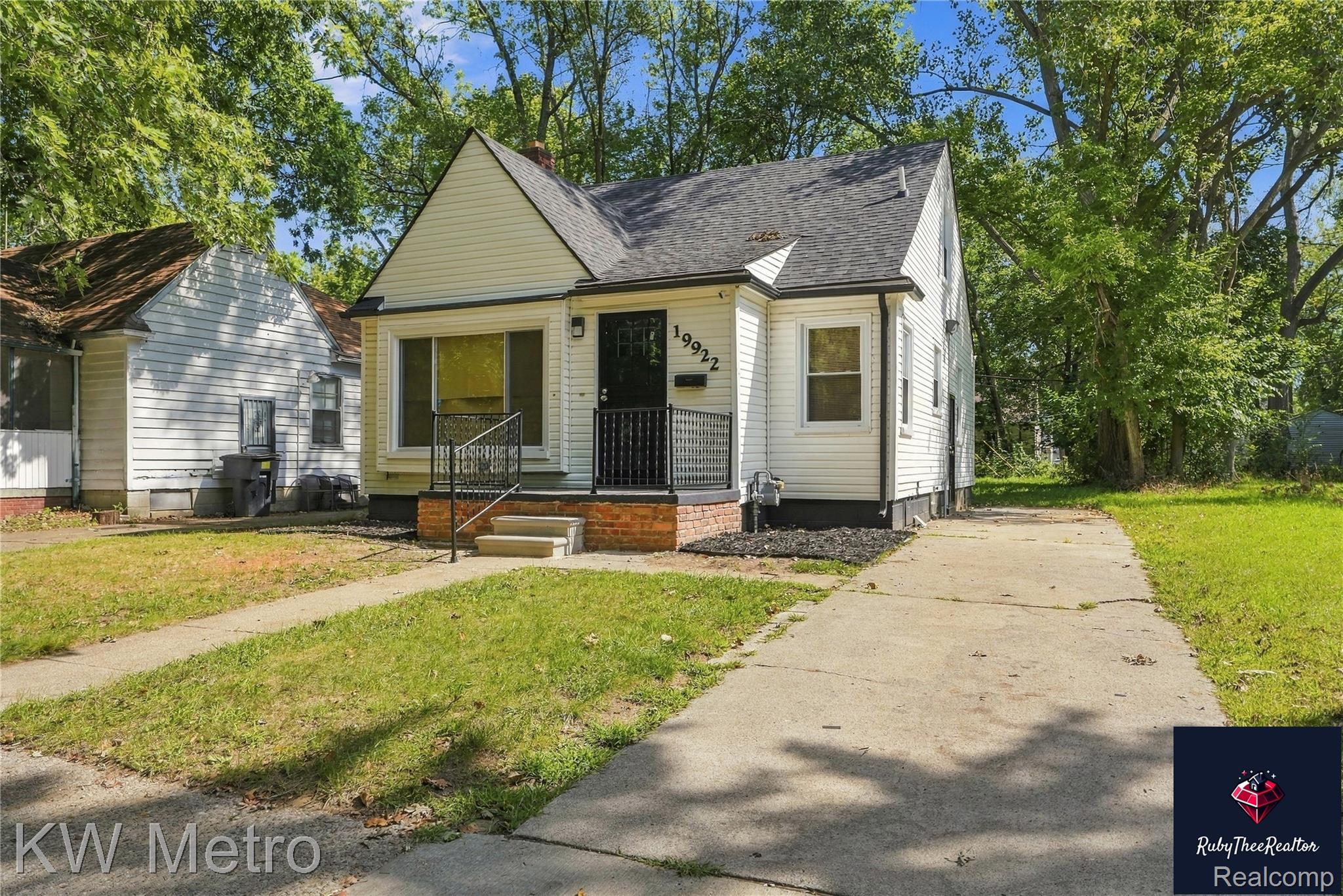 19922 Stahelin Avenue — photo