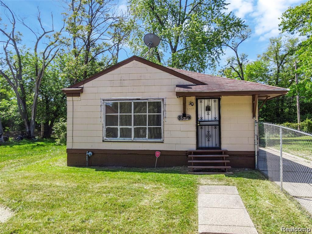 8539 Desoto Street — photo