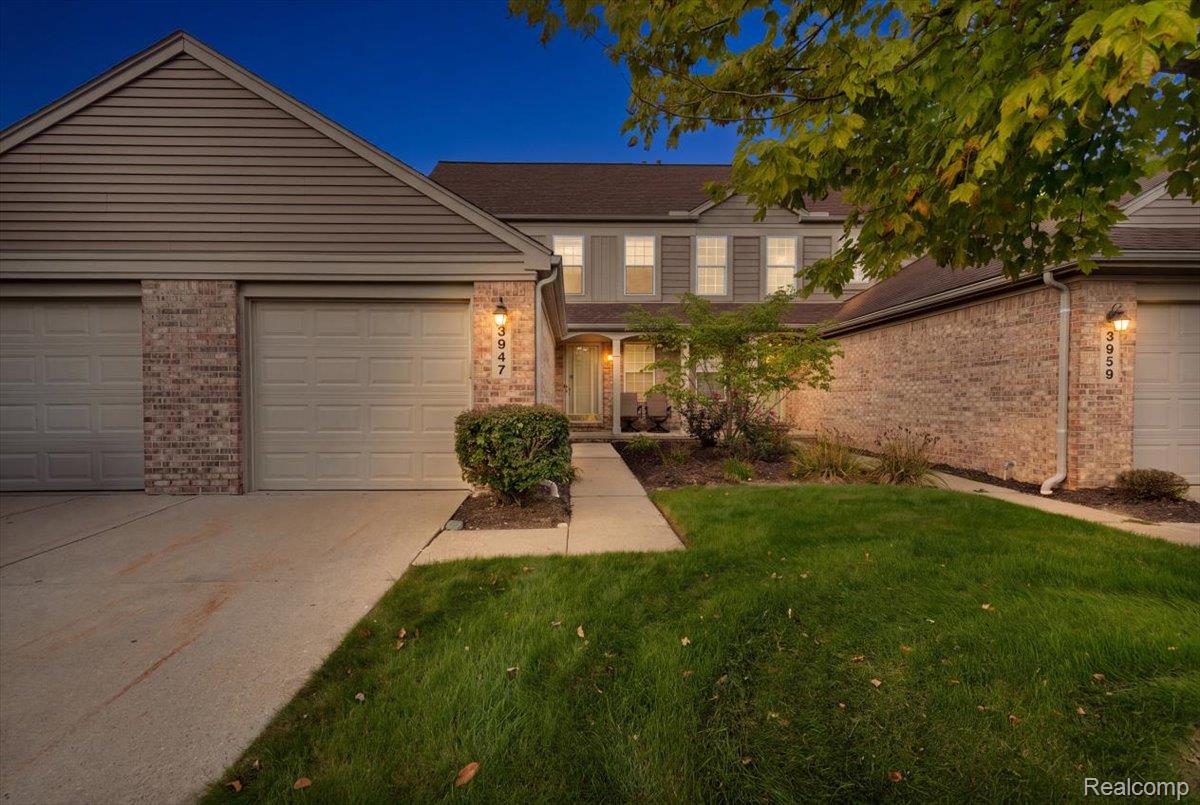 3947 Hunters Circle E — photo