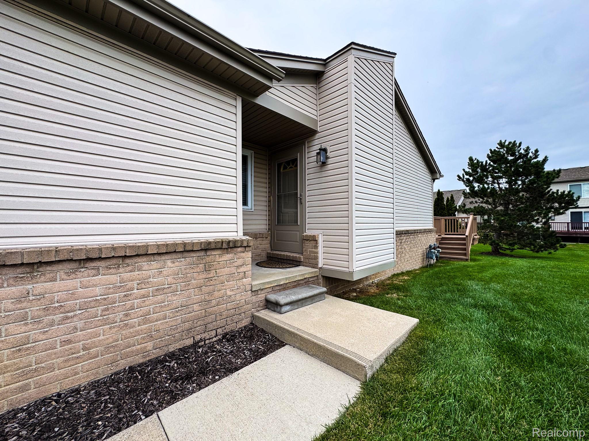 53240 Glen Oak Drive — photo