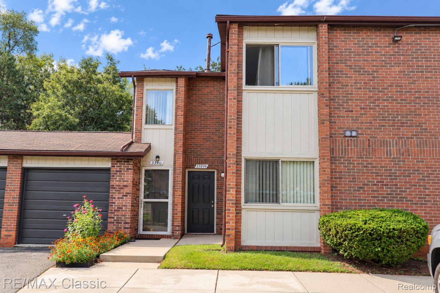 33899 Pondview Circle 10 — photo
