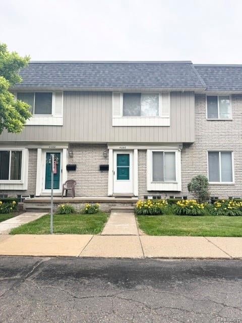 4386 15 Mile Road — photo