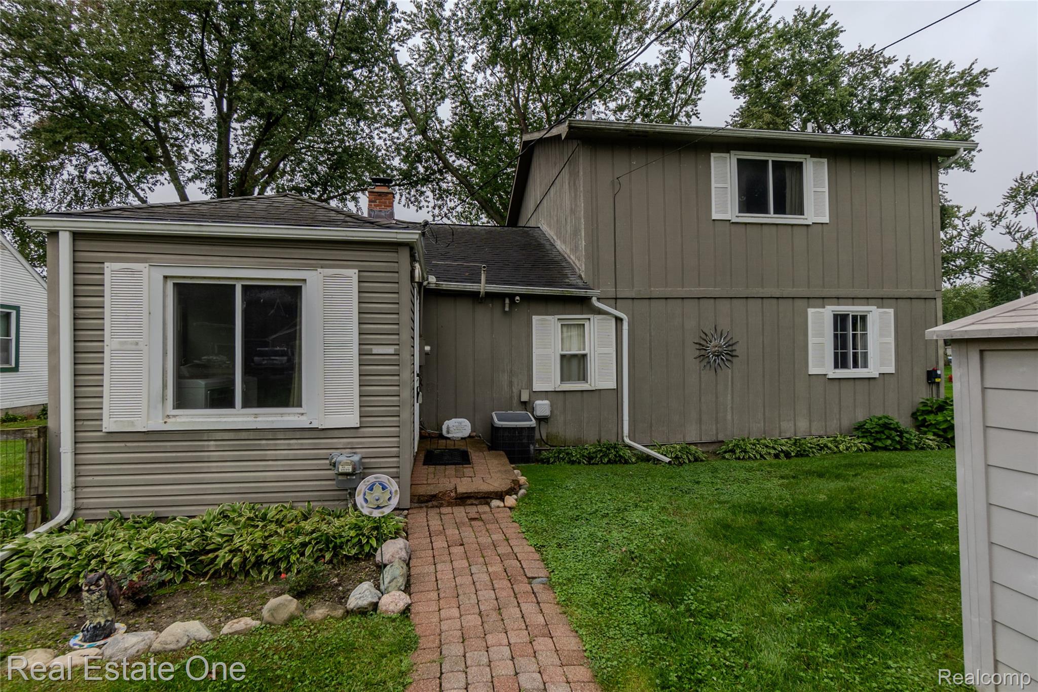 9393 Boncrest Street — photo