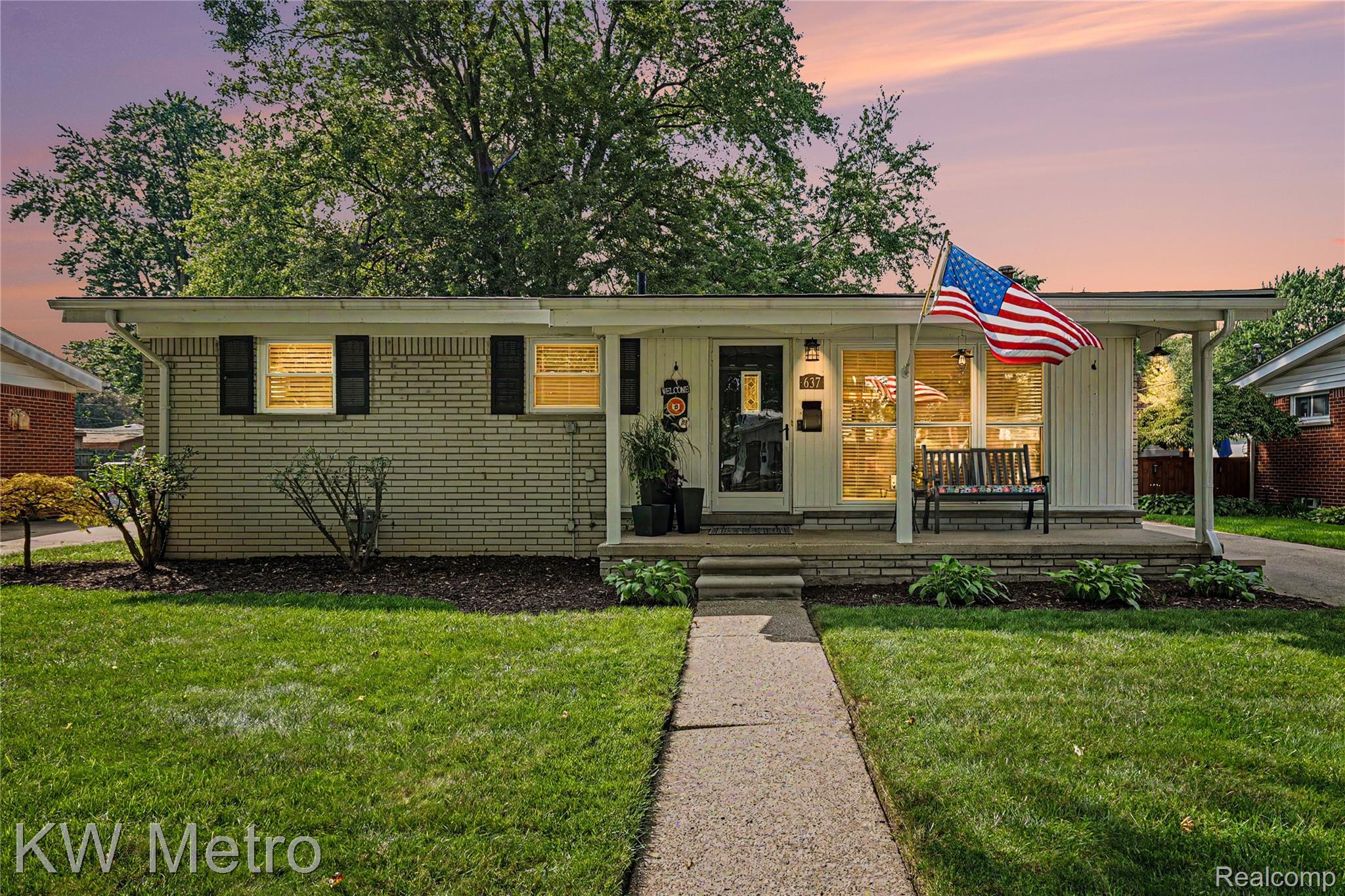 637 Kenyon Drive — photo